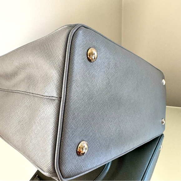 PRADA SAFFIANO LUX TOTE - Picture 3 of 7